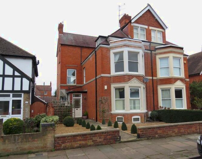 2 Bedroom Flat To Rent In The Drive, Northampton, NN1