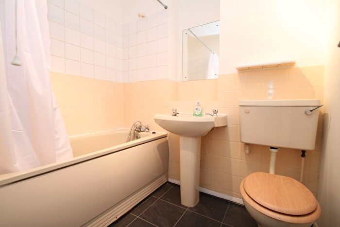 1 Bedroom Flat To Rent In Goosens Close, Sutton, SM1