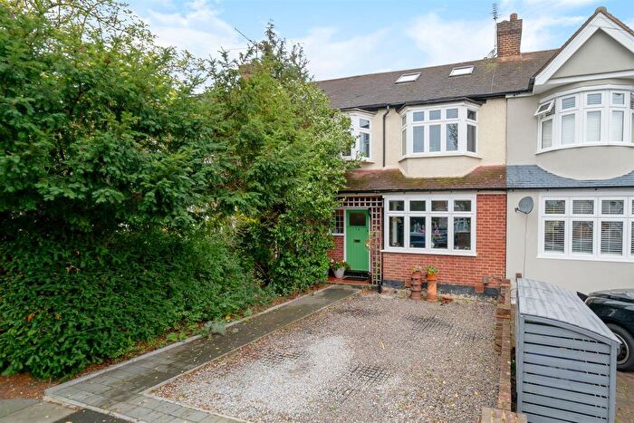 5 Bedroom Property For Sale In Monkleigh Road, Morden, SM4