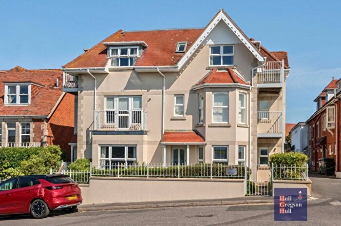 3 Bedroom Apartment For Sale In Highcliffe Road, Swanage, BH19