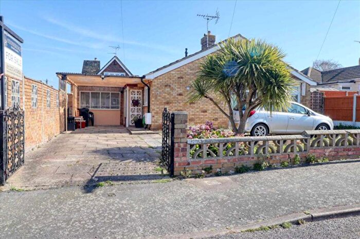 2 Bedroom Bungalow For Sale In Inglenook, Great Clacton, CO15