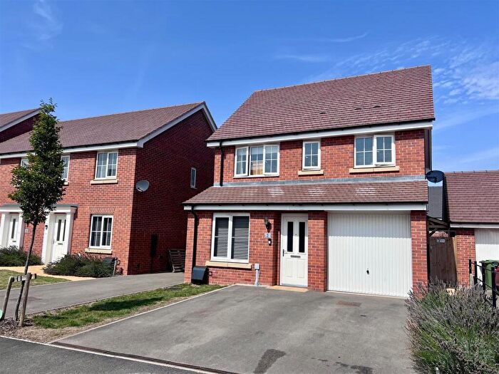 3 Bedroom Detached House For Sale In Pear Place, Stratford Upon Avon, CV37