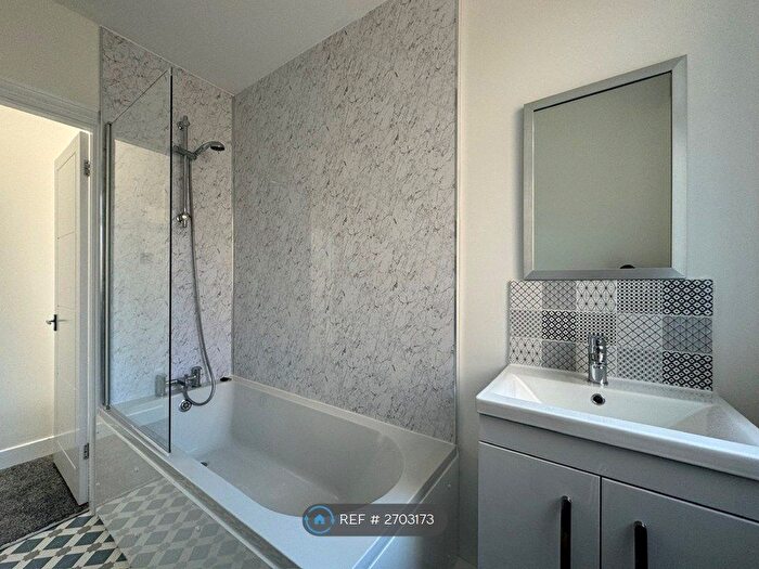 2 Bedroom Flat To Rent In Lower Queens Road, Ashford, TN24