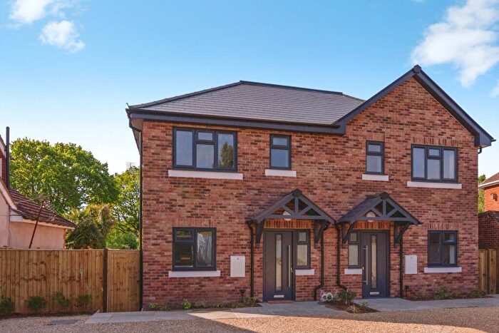 4 Bedroom Semi-Detached House For Sale In Padnell Road, Waterlooville, Hampshire, PO8