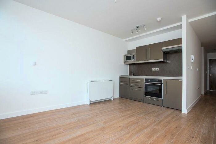 1 Bedroom Flat To Rent In Platform Road, SO14