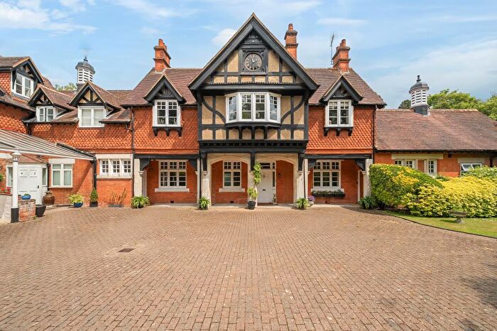 3 Bedroom Flat For Sale In Kings Yard, Ascot, SL5