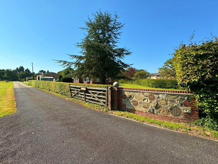 5 Bedroom Equestrian Facility For Sale In Siddlesham, PO20