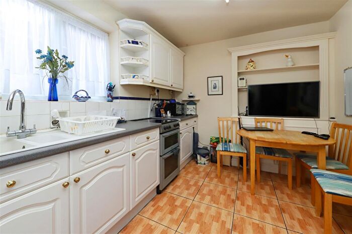 2 Bedroom Detached House For Sale In Royal Lane, Hillingdon, UB8