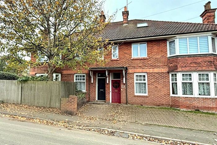 3 Bedroom Maisonette For Sale In Middle Gordon Road, Camberley, Surrey, GU15