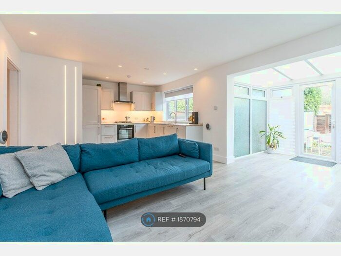 2 Bedroom Flat To Rent In North Finchley, London, N12