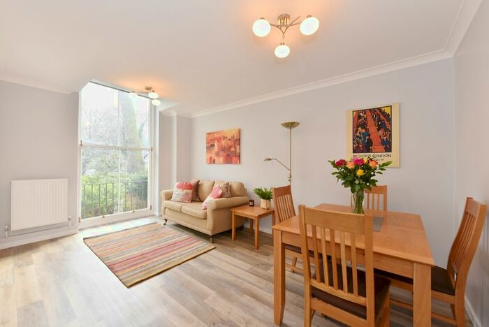 1 Bedroom Flat To Rent In Porchester Square, London, W2