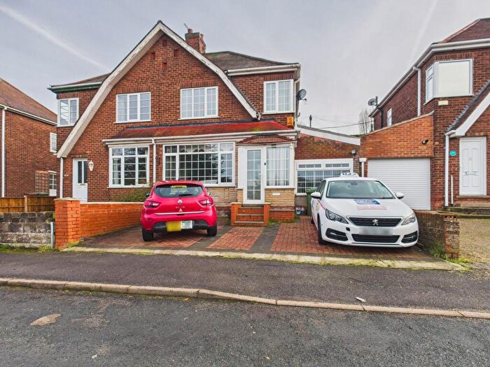 3 Bedroom Semi Detached House For Sale In Cliff Closes Road, Scunthorpe, DN15
