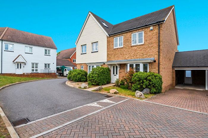3 Bedroom Semi-Detached House To Rent In Clayhill Gardens, Hoo, ME3