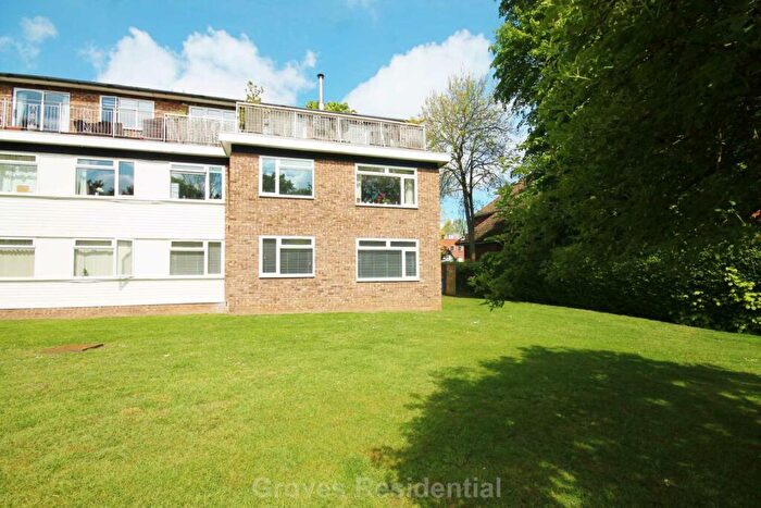 2 Bedroom Flat To Rent In The Avenue, Worcester Park, KT4