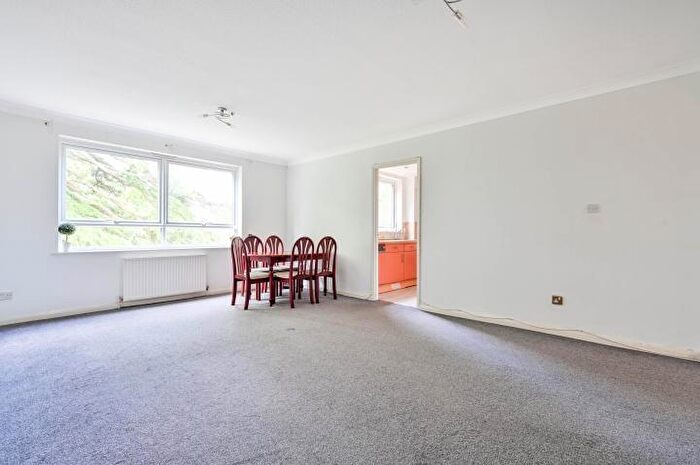 2 Bedroom Flat For Sale In Highdene, Albury Road, Guildford, Surrey, GU1
