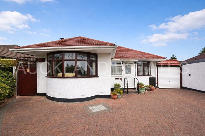 3 Bedroom Detached Bungalow For Sale In The Byway, Potters Bar, EN6