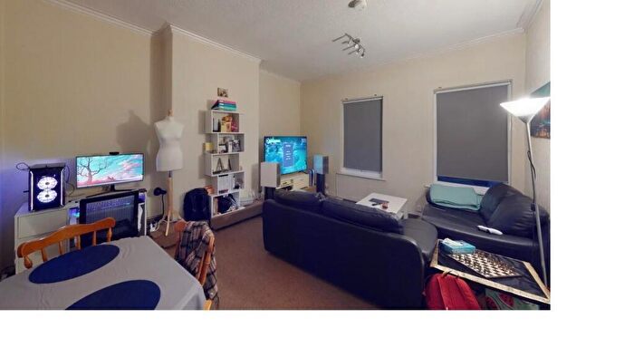 2 Bedroom Flat To Rent In Belle Vue Road, Leeds, LS3