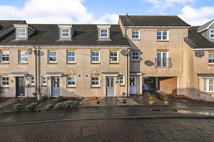 3 Bedroom Town House For Sale In Lindsay Street, Dunfermline, KY11