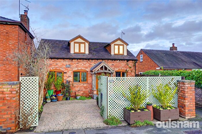 2 Bedroom Detached House For Sale In Droitwich Road, Fernhill Heath, Worcester, Worcestershire, WR3