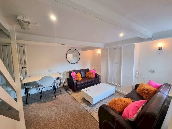 5 Bedroom Terraced House To Rent In Coronation Avenue, BA2