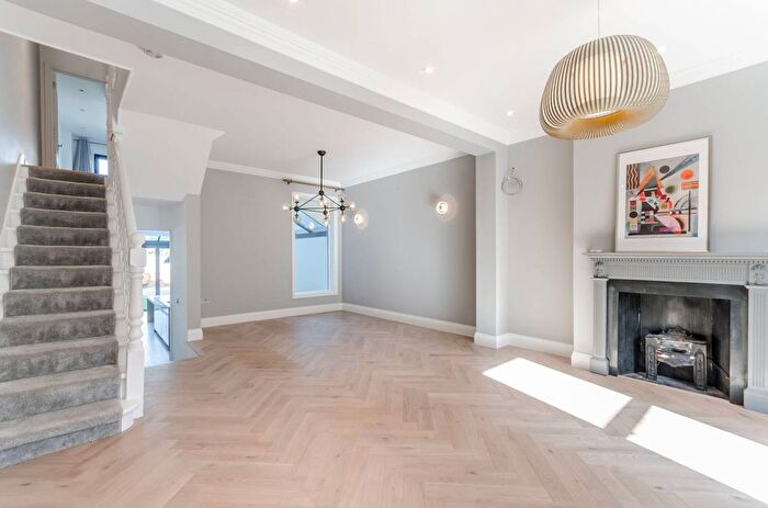4 Bedroom Property For Sale In Crabtree Lane, Crabtree Estate, London, SW6