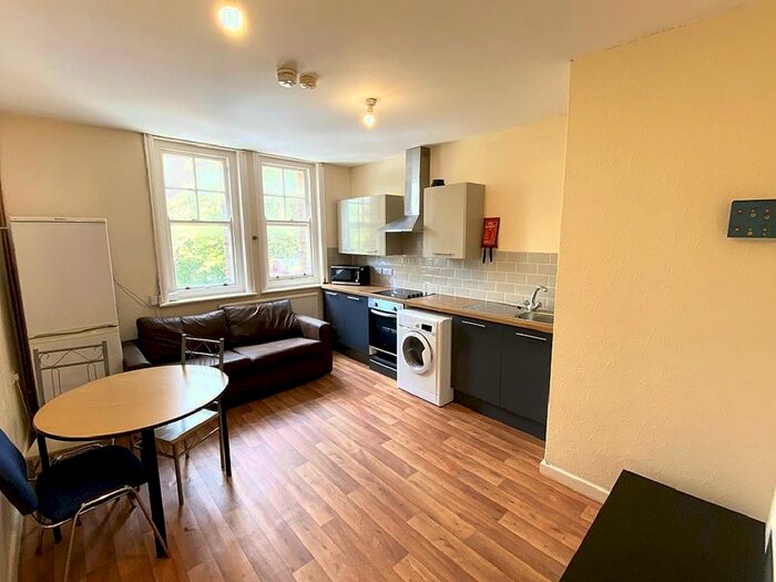 3 Bedroom Flat To Rent In Aylward Street, Portsmouth, PO1