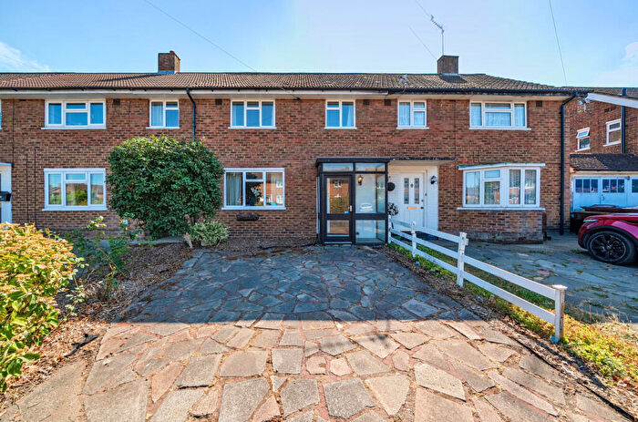 3 Bedroom House For Sale In Elmbridge Lane, Woking, Surrey, GU22