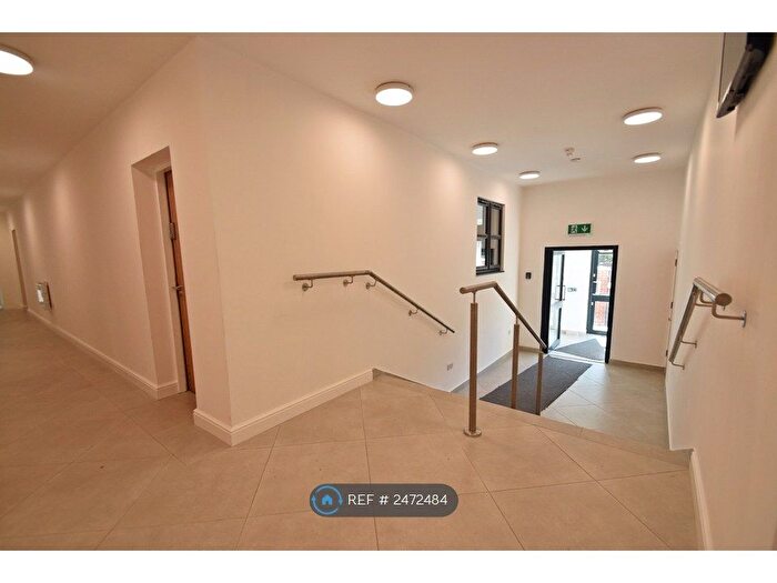 3 Bedroom Flat To Rent In Chapman House, Manchester, M18