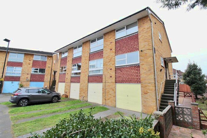 2 Bedroom Maisonette To Rent In Thistleworth Close, Osterley, Isleworth, TW7