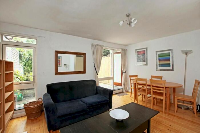 2 Bedroom Maisonette To Rent In Quaker Court, Banner Street, Clerkenwell, London, EC1Y