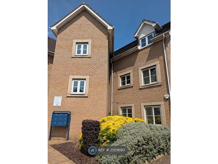 2 Bedroom Flat To Rent In Walnut Close, Laindon, Basildon, SS15
