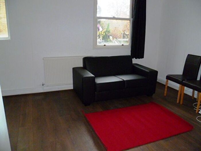 1 Bedroom Flat To Rent In Goldhawk Road, London, W12