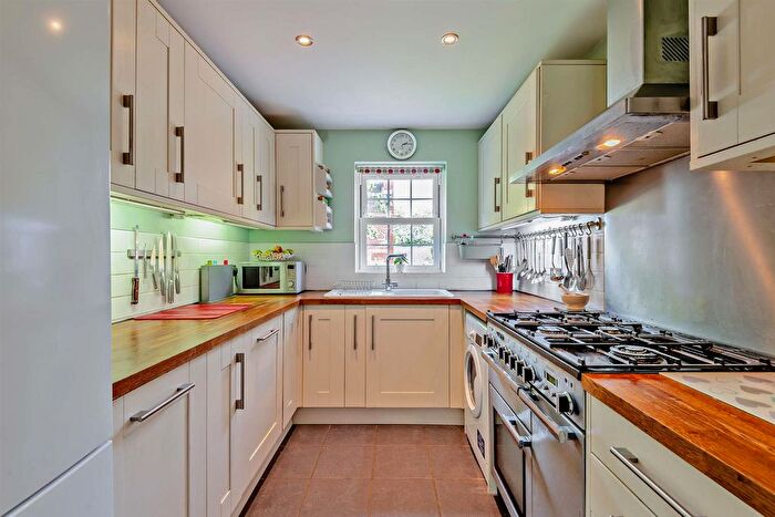 4 Bedroom Detached House For Sale In Poppy Close, Maidstone, ME16