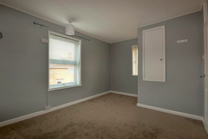 2 Bedroom End Of Terrace House To Rent In Berrydale Avenue, Bridgwater, TA6