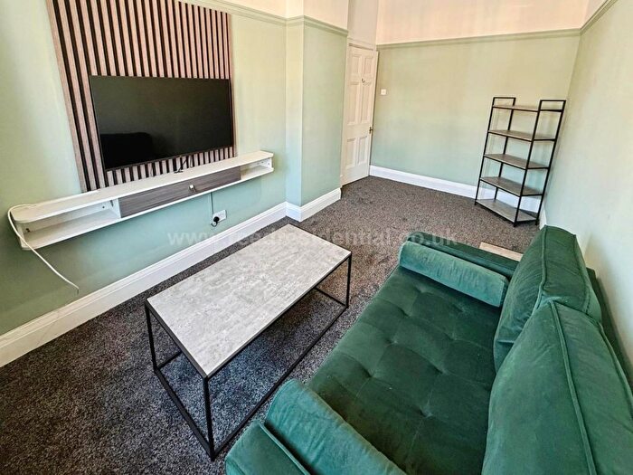 2 Bedroom Flat To Rent In Exeter Road, Selly Oak, B29