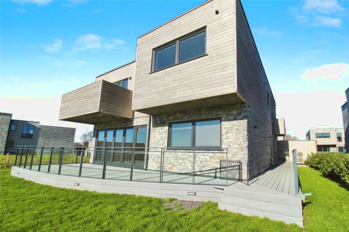 5 Bedroom Detached House To Rent In Yachthaven, Hayling Island, Hampshire, PO11