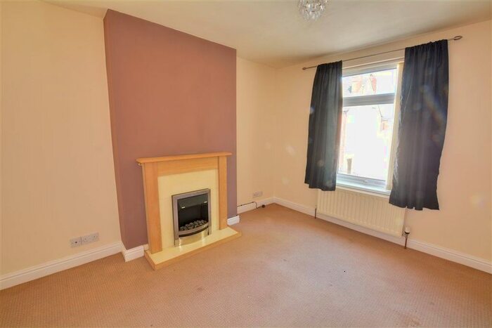2 Bedroom Flat To Rent In Lower Oxford Street, Castleford, WF10