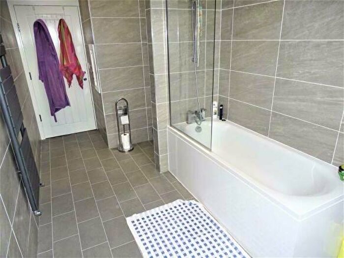 2 Bedroom Flat To Rent In Bury New Road, Prestwich, Manchester, M25