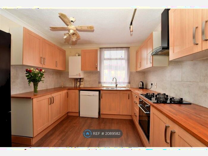 5 Bedroom Terraced House To Rent In Richmond Road, Gillingham, ME7