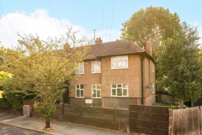 2 Bedroom Flat For Sale In Norbiton Avenue, Kingston Upon Thames, KT1