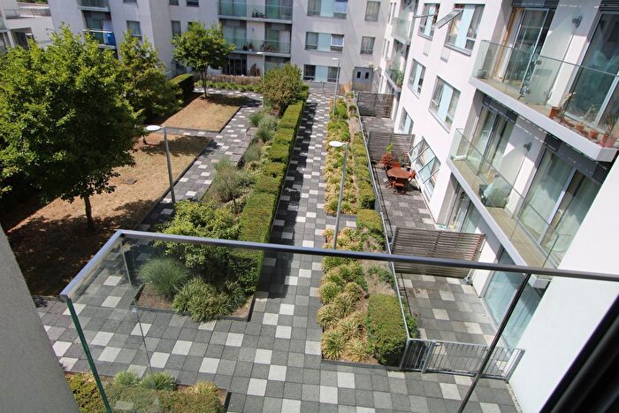 1 Bedroom Flat To Rent In Streatham High Road, Streatham, SW16