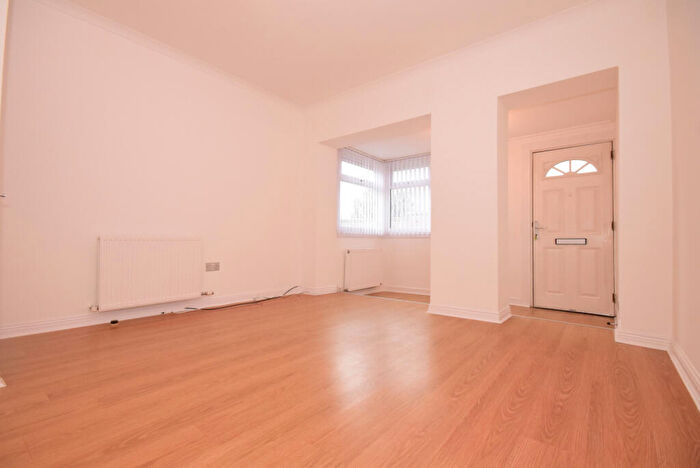 2 Bedroom Bungalow For Sale In Forest Drive, Bothwell, G71 - Photo 2