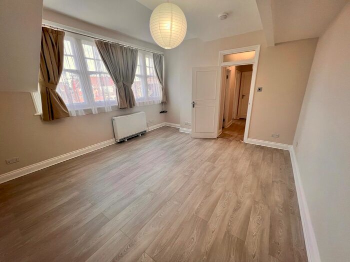 1 Bedroom Flat To Rent In Queens Avenue, London, N10