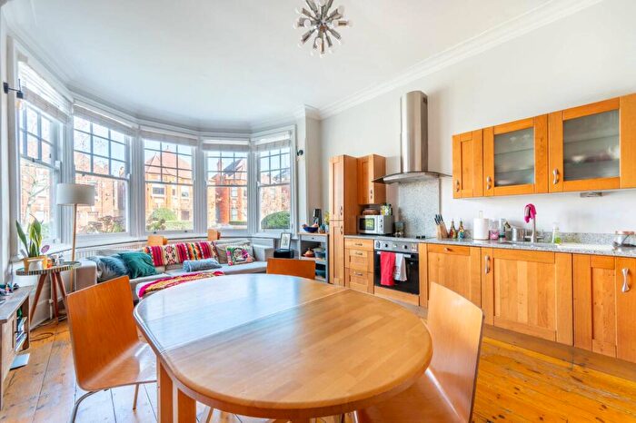 2 Bedroom Flat To Rent In Exeter Road, Mapesbury Estate, London, NW2