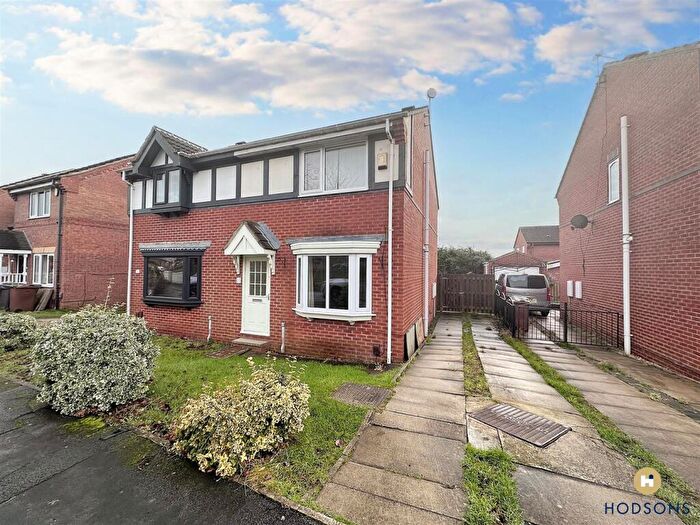 3 Bedroom Semi Detached House To Rent In Martingale Drive, Leeds, LS10