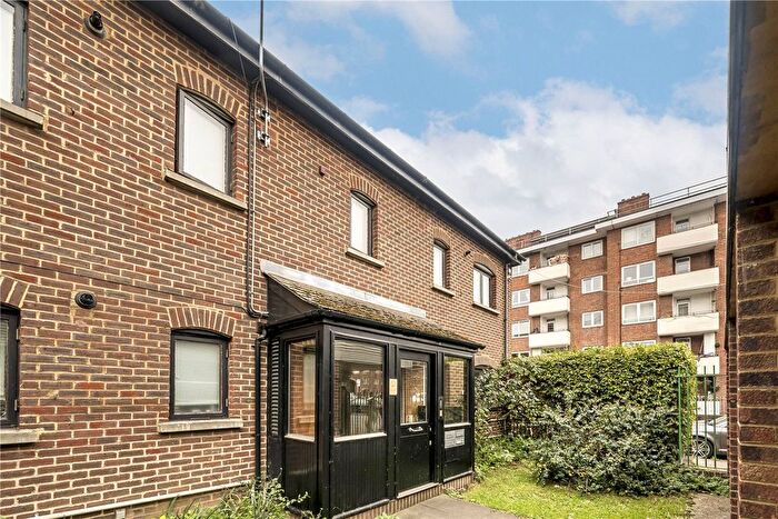 1 Bedroom Flat For Sale In Rochdale Way, Deptford, SE8