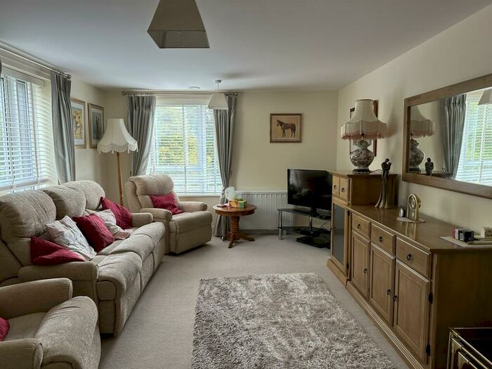 2 Bedroom Apartment For Sale In Little Glen Road, Glen Parva, Leicester, LE2