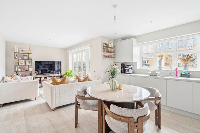 2 Bedroom Flat For Sale In Hillgrove House, A High Street, Edgware, HA8