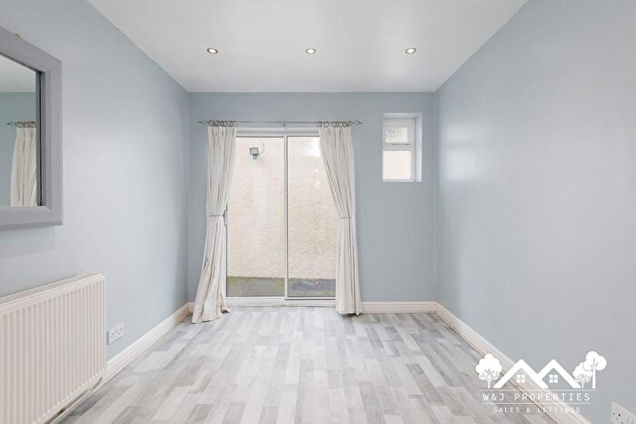 2 Bedroom Semi-Detached House For Sale In Haworth Avenue, Baxenden, Accrington, BB5