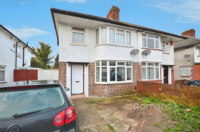 3 Bedroom Semi-Detached House To Rent In Cranbourne Road, Slough, Berkshire, SL1